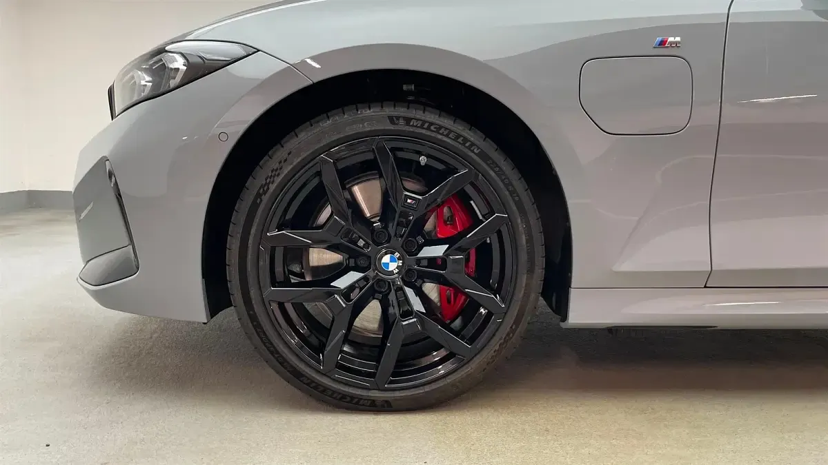 Gebraucht BMW 330e Efficient Dynamics 292 PS (214 kW) 2025 M brooklyn grau metallic Kombi