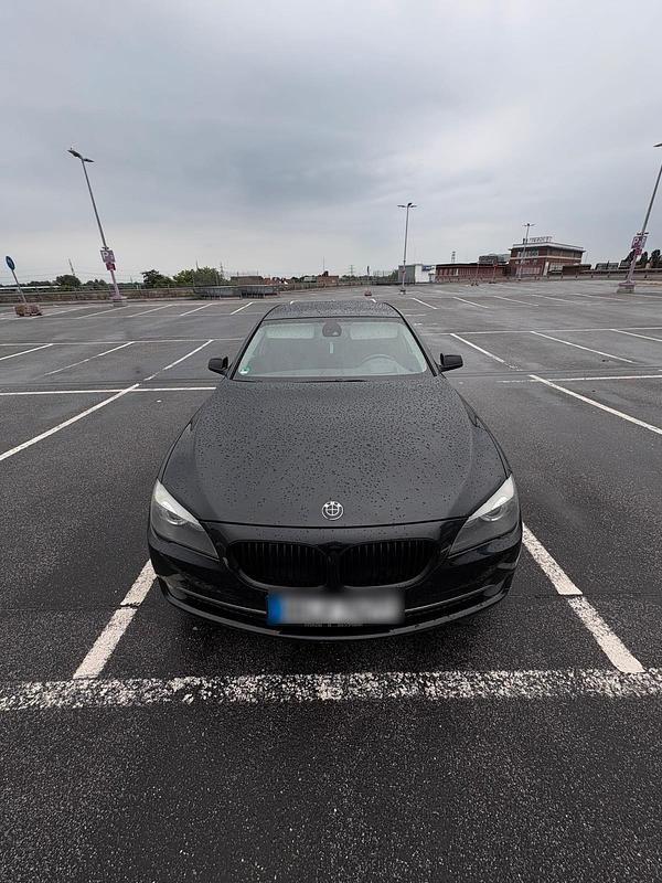 Gebraucht BMW 740 306 PS (225 kW) 2010 Schwarz Limousine