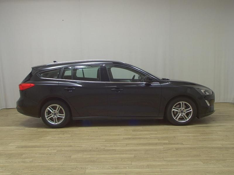 Obsidianschwarz metallic Gebraucht 2020 Ford Focus Cool & Connect Kombi | 9.480 € (Guter Preis) - Bild 1/4