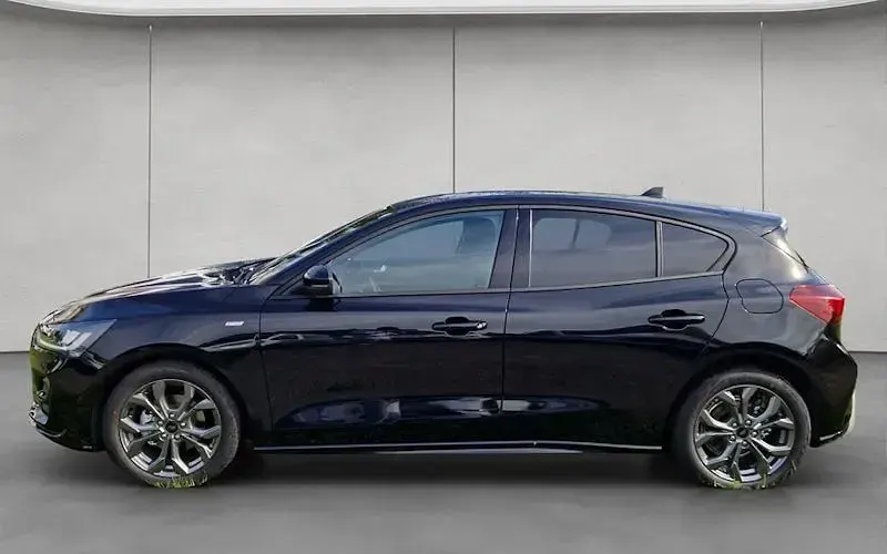 Neu Ford Focus ST-Line 125 PS (91 kW) 2025 Schwarz Limousine