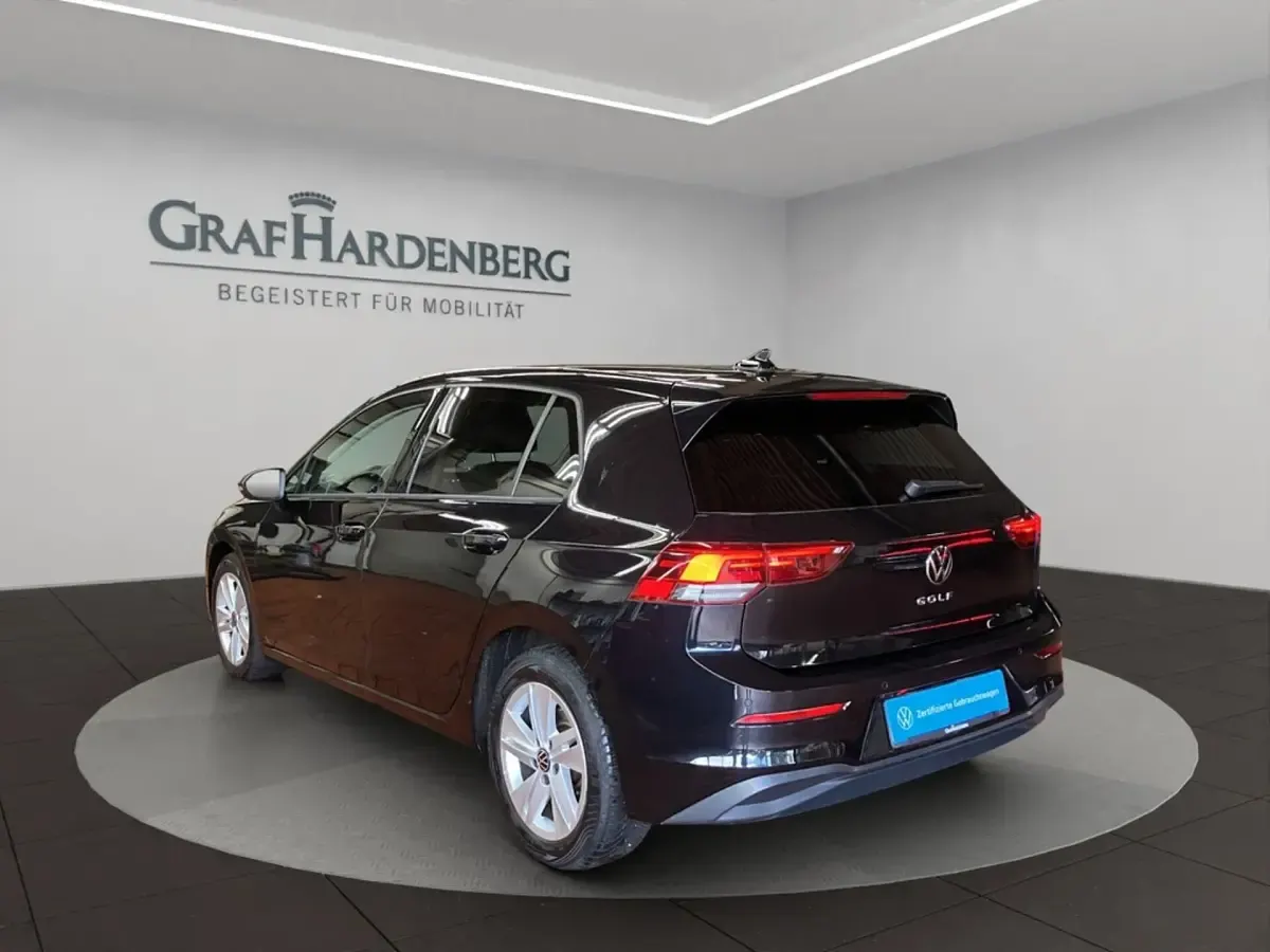 Gebraucht VW Golf VIII Life 150 PS (110 kW) 2021 Schwarz Limousine