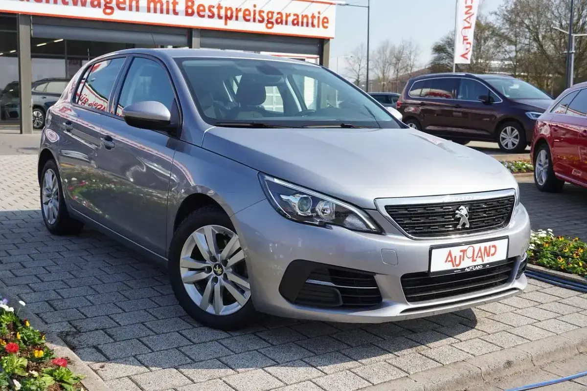 Gebraucht Peugeot 308 131 PS (96 kW) 2019 Silber Limousine
