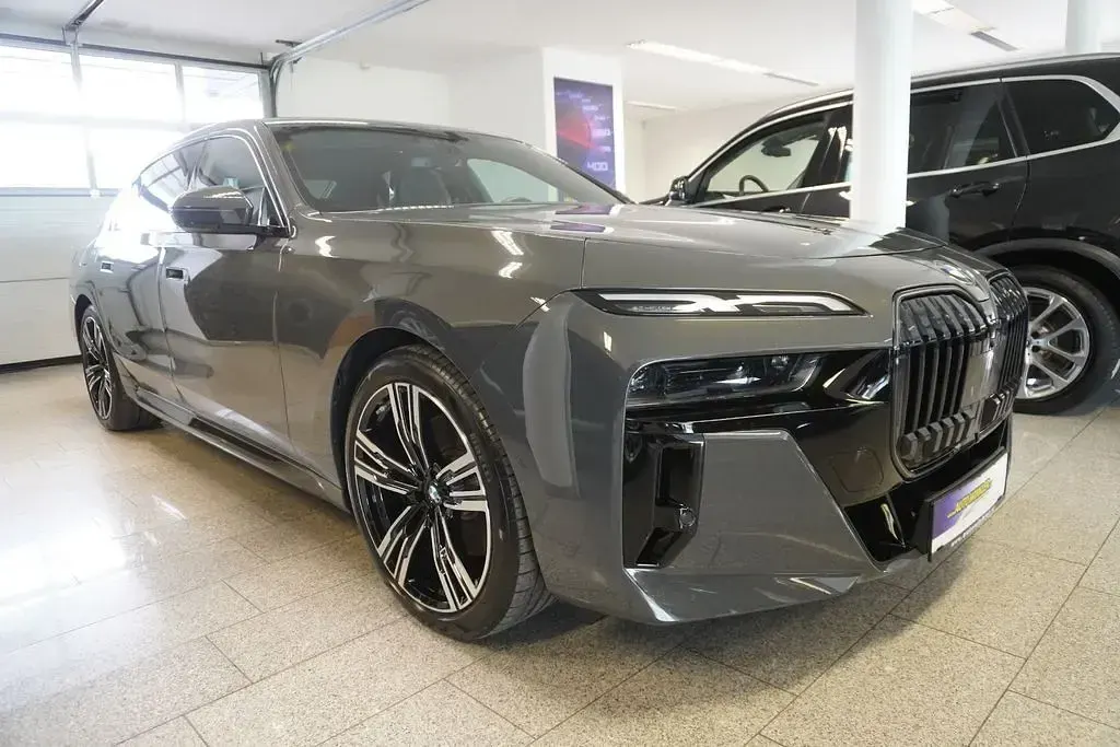 Gebraucht BMW 740L M Sport 299 PS (219 kW) 2026 Silber Limousine