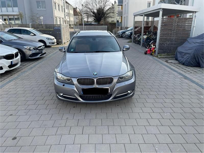 Gebraucht BMW 320 200 PS (147 kW) 2011 Grau Kombi