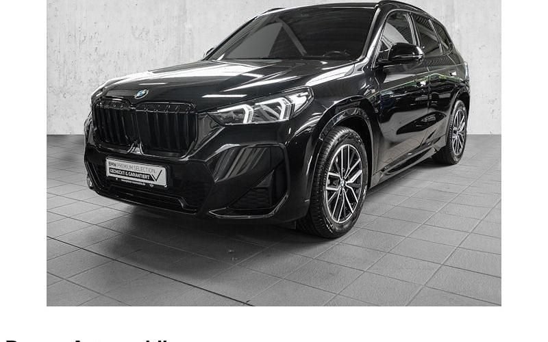 Schwarz Gebraucht 2023 BMW X1 Luxury Line SUV | 46.480 € (Fairer Preis) - Bild 1/4