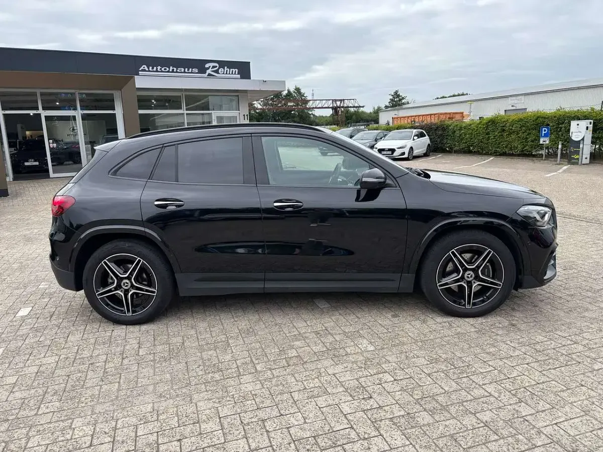 Gebraucht Mercedes GLA200 AMG line 163 PS (119 kW) 2024 Kosmosschwarz SUV
