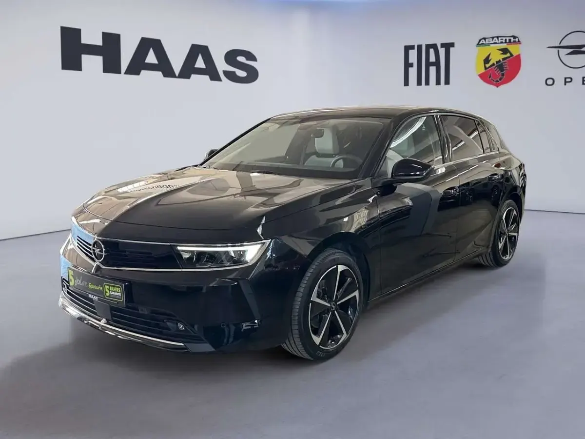 Usata Opel Astra Elegance 131 CV (96 kW) 2023 Nero Utilitaria