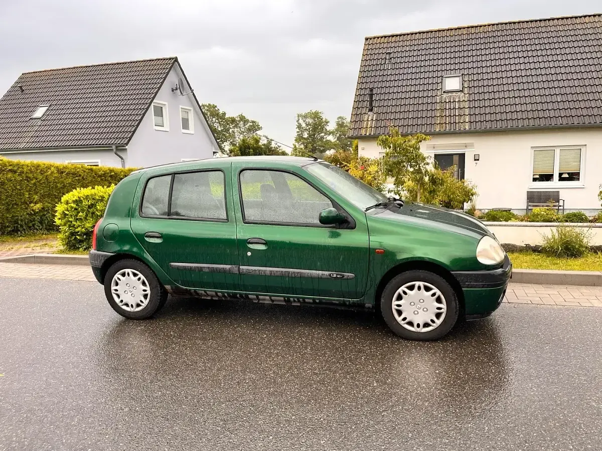 Gebraucht Renault Clio 55 PS (40 kW) 2001 Grün Kleinwagen