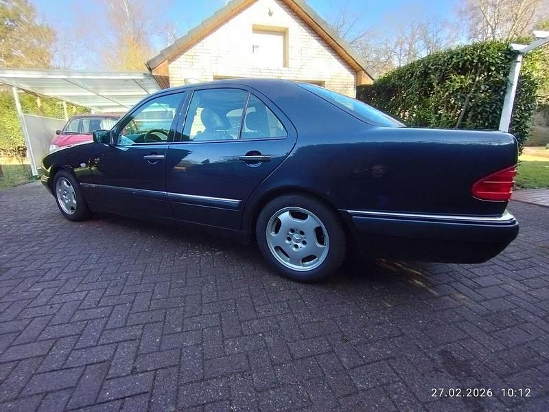 Brugt Mercedes E230 Elegance 150 HK (110 kW) 1996 Blå Sedan