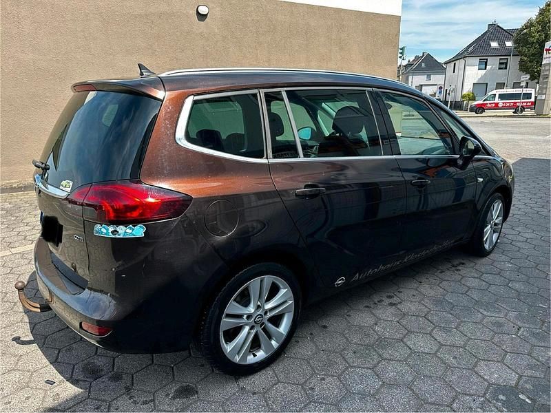 Braun Gebraucht 2013 Opel Zafira Van / Kleinbus | 6.999 € (Etwas zu teuer) - Bild 1/4