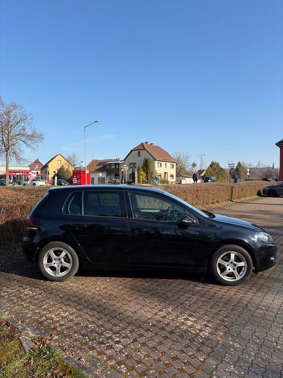 Gebraucht VW Golf VI Team 122 PS (89 kW) 2011 Schwarz Kleinwagen