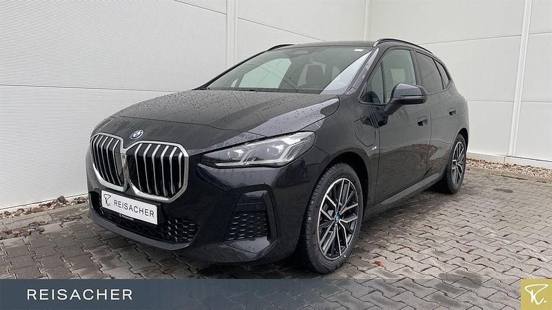 Schwarz Neu 2025 BMW 230e Active Tourer M Sport Van / Kleinbus | 50.990 € (Fairer Preis) - Bild 1/4
