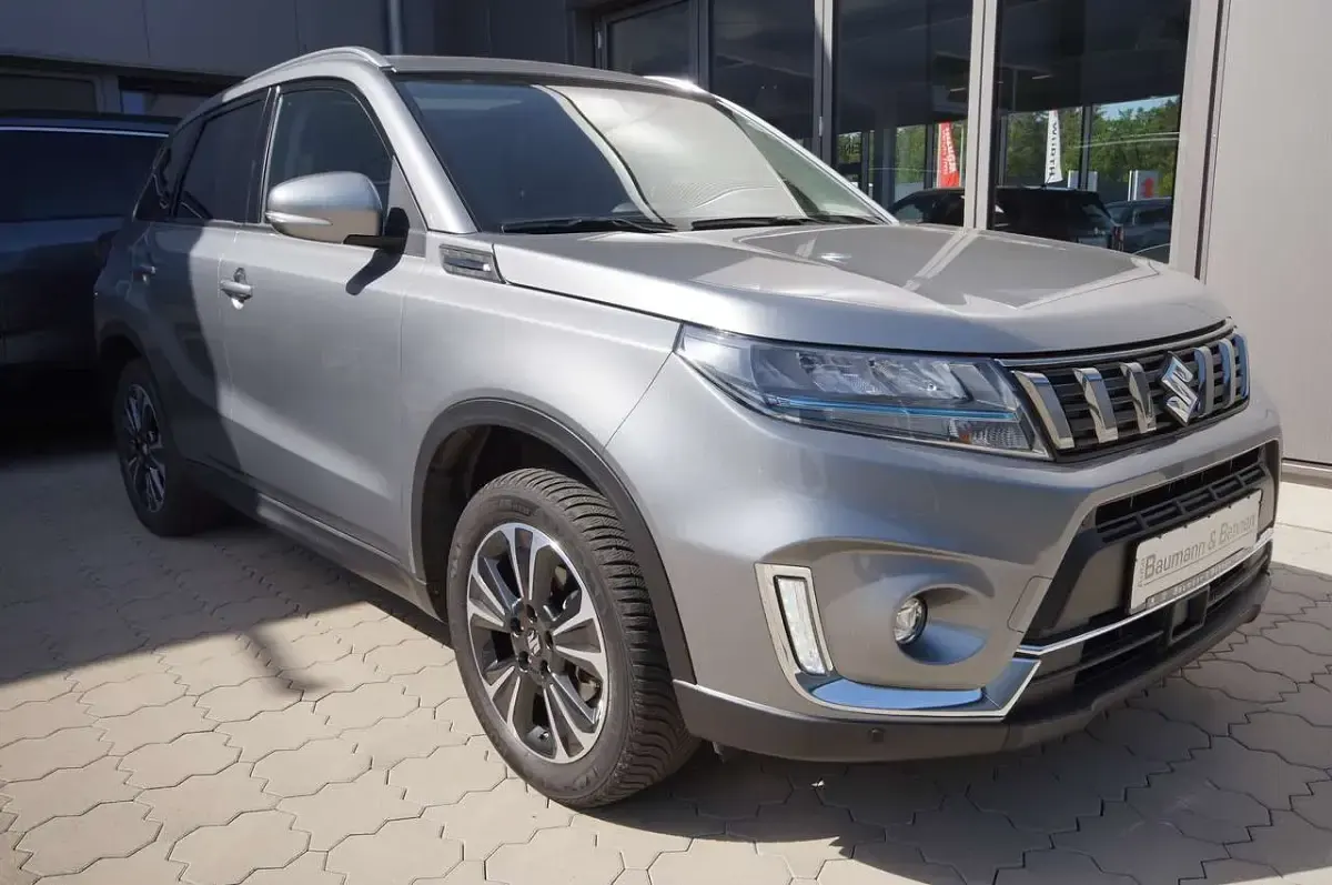 Gebraucht Suzuki Vitara Comfort+ 116 PS (85 kW) 2022 Galactic gray SUV
