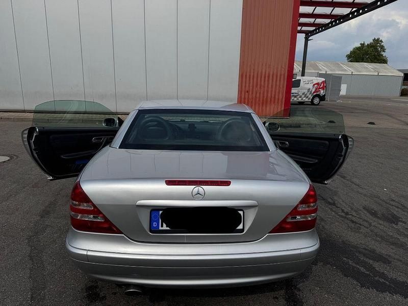 Silber Gebraucht 2001 Mercedes SLK200 Cabrio | 3.990 € (Fairer Preis) - Bild 1/4
