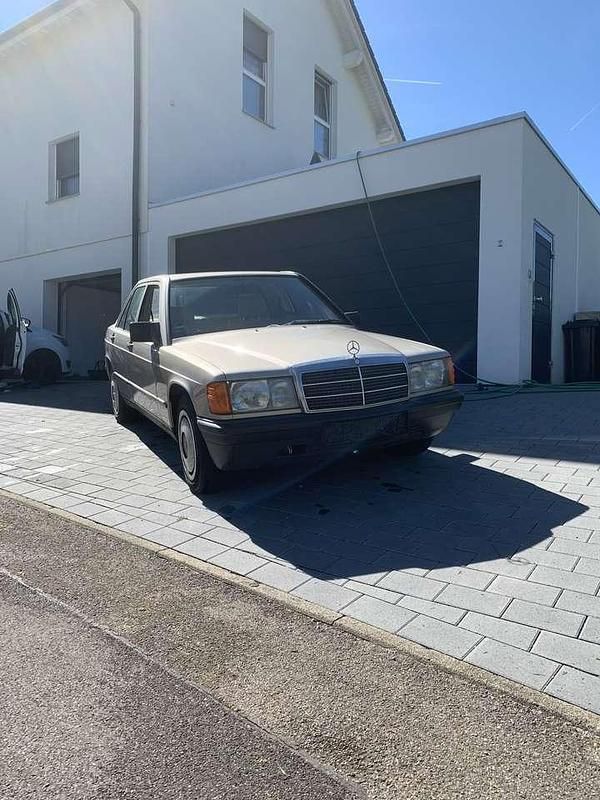 Gebraucht Mercedes 190 122 PS (89 kW) 1986 Limousine