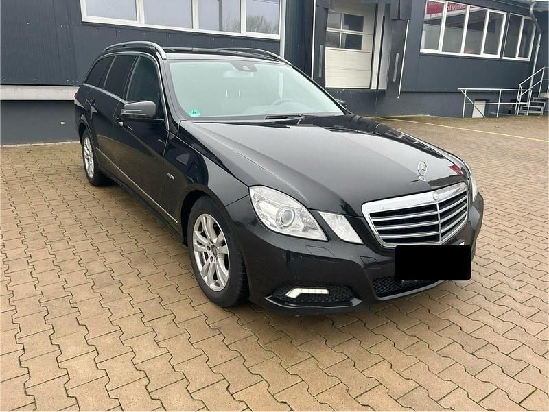 Schwarz Gebraucht 2009 Mercedes E350 Avantgarde Kombi | 9.999 € (Fairer Preis) - Bild 1/4