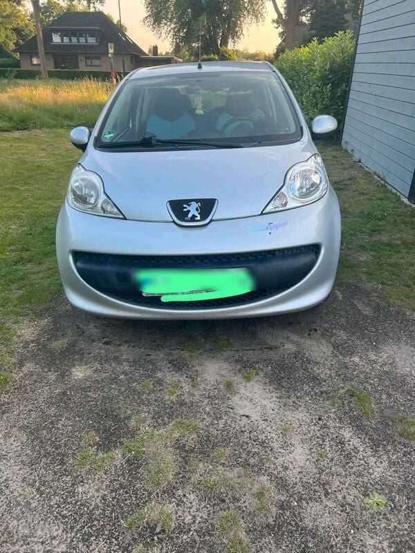 Silber Gebraucht 2009 Peugeot 107 Kleinwagen | 1.700 € (Guter Preis) - Bild 1/4