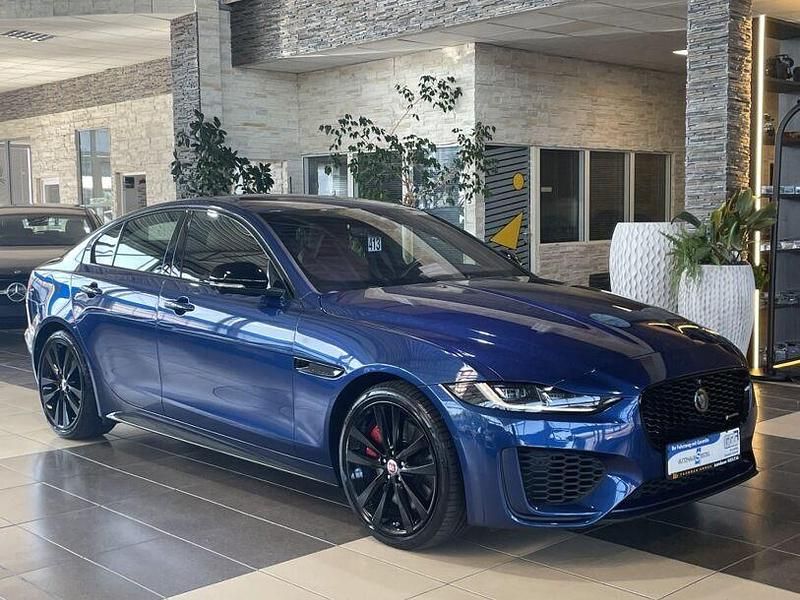Blau bluefire blue (metallic) Gebraucht 2022 Jaguar XE R-Dynamic Limousine | 33.500 € (Teuer) - Bild 1/4