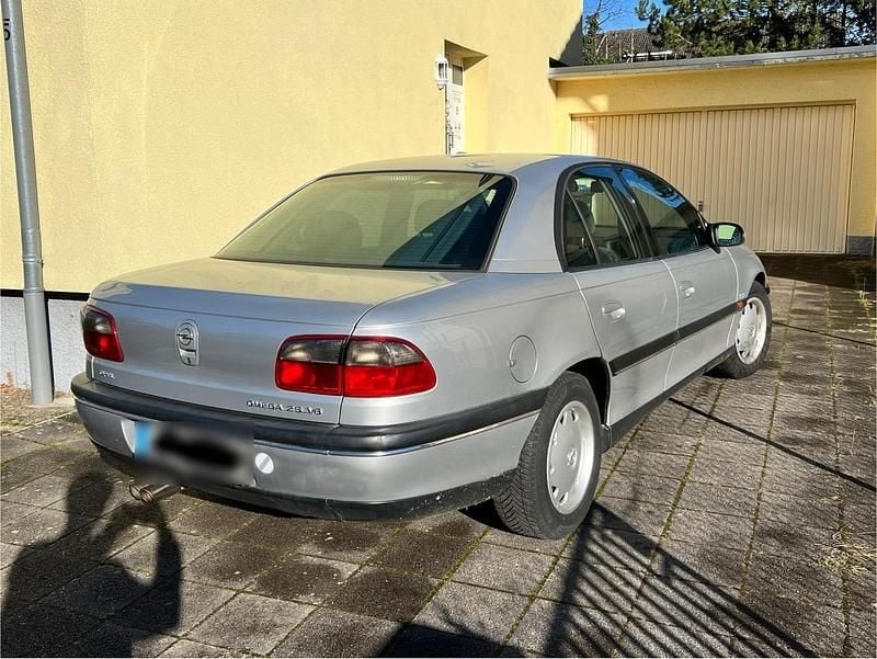 Gebraucht Opel Omega 170 PS (125 kW) 1999 Silber Limousine