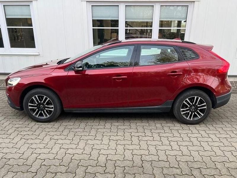 Gebraucht Volvo V40 CC 152 PS (111 kW) 2018 Flamenco red metallic Kombi