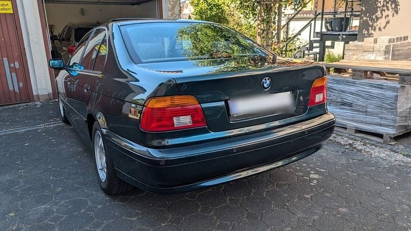 Grün Gebraucht 2000 BMW 520 Limousine | 2.200 € (Fairer Preis) - Bild 1/4