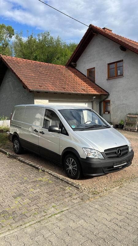Silber Gebraucht 2012 Mercedes Vito Van / Kleinbus | 13.000 € - Bild 1/4