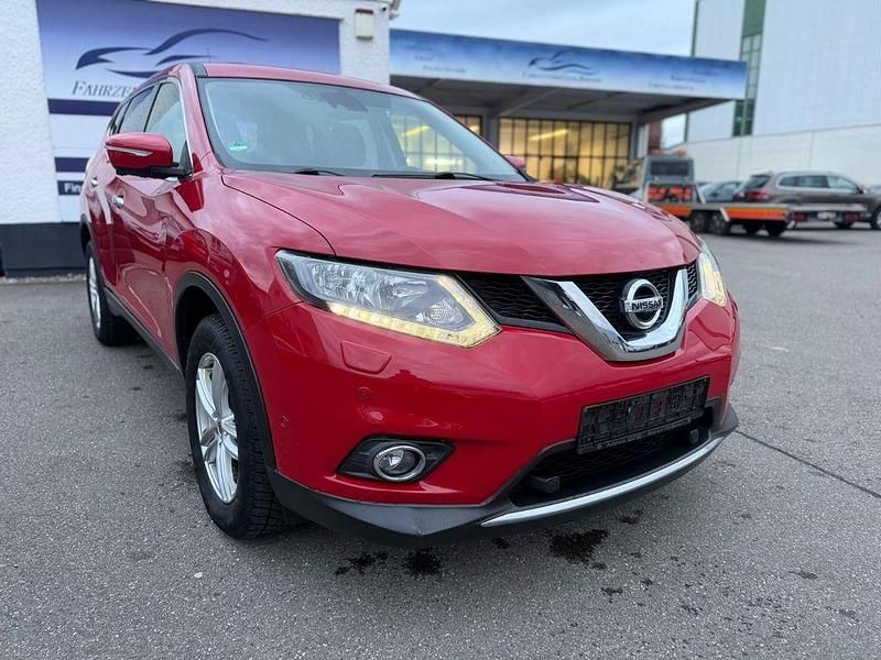 Gebraucht Nissan X-Trail Acenta 131 PS (96 kW) 2015 Rot SUV