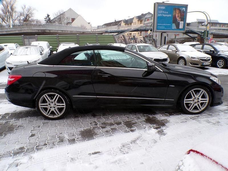 Gebraucht Mercedes E200 184 PS (135 kW) 2011 Schwarz Cabrio