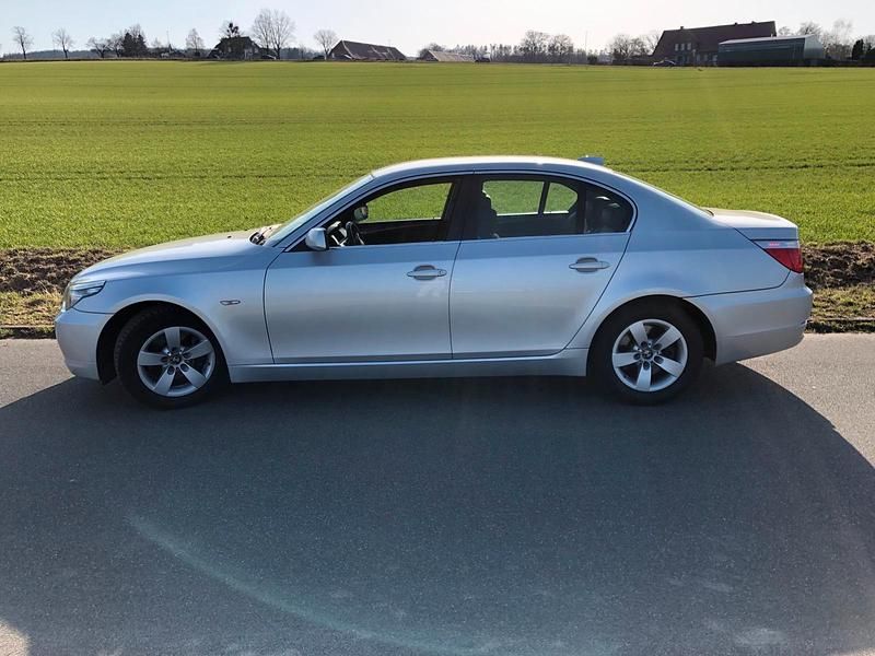 Gebraucht BMW 525 218 PS (160 kW) 2009 Grau Limousine