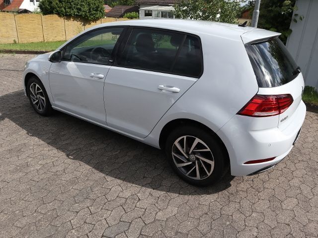 Gebraucht VW Golf VII Sound 86 PS (63 kW) 2017 White silver metallic Limousine
