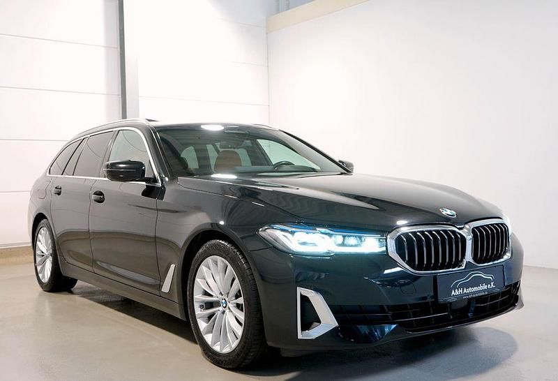 Schwarz Gebraucht 2021 BMW 520 Luxury Line Kombi | 27.450 € (Fairer Preis) - Bild 1/4