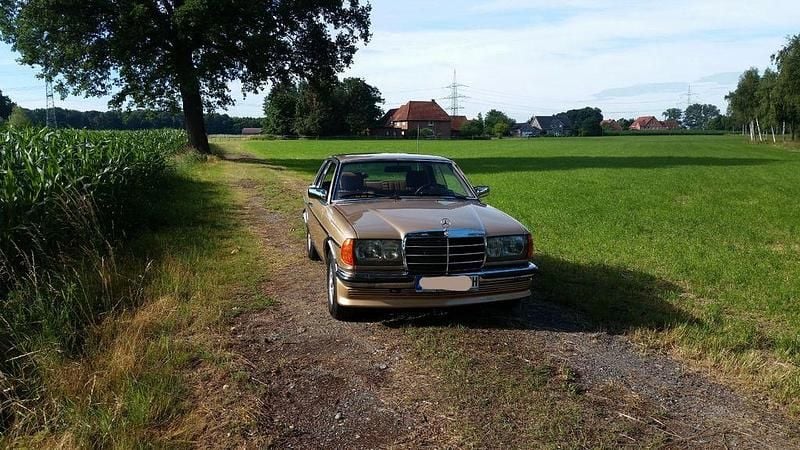 Gold Gebraucht 1980 Mercedes E280 | 13.490 € - Bild 1/4