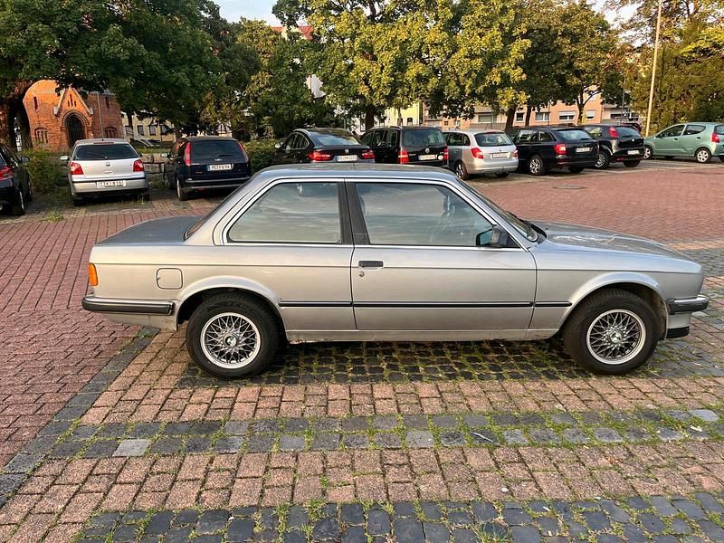 Gebraucht BMW 318 Basis 102 PS (75 kW) 1986 Coupé