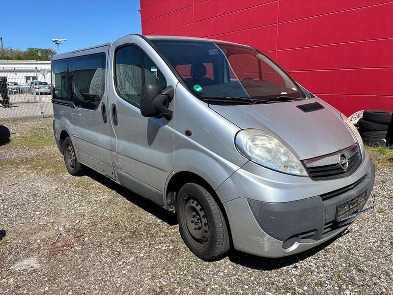 Second-hand Opel Vivaro 90 CP (66 kW) 2006 Argintiu Monovolum