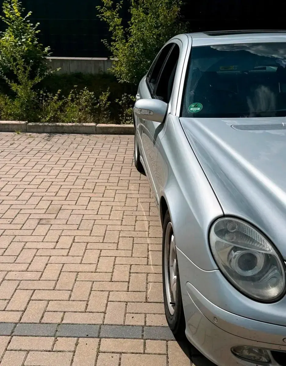 Gebraucht Mercedes E200 163 PS (119 kW) 2003 Silber Limousine
