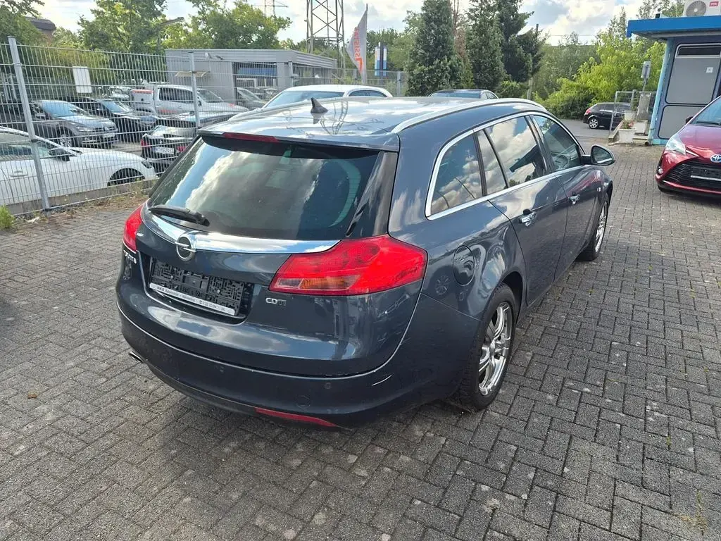 Gebraucht Opel Insignia Edition 131 PS (96 kW) 2010 Blau Kombi