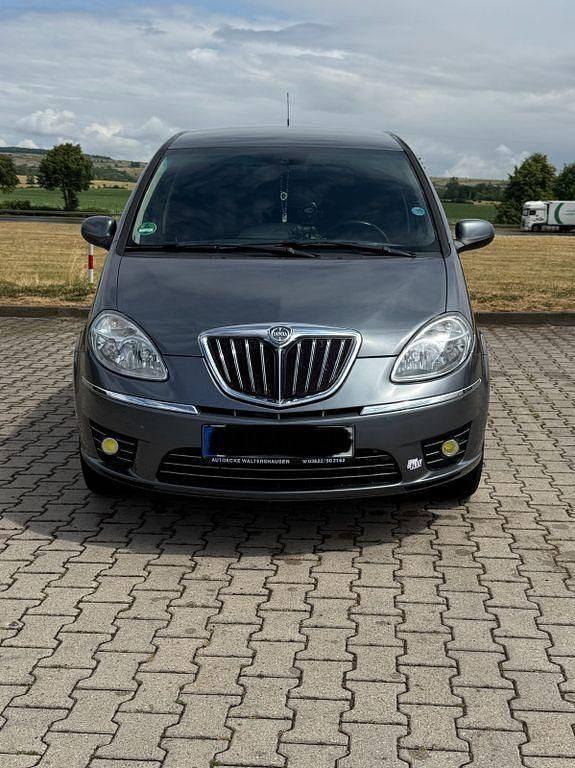 Grau Gebraucht 2010 Lancia Musa Van / Kleinbus | 4.700 € (Fairer Preis) - Bild 1/4
