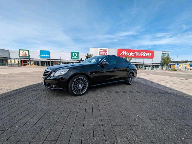 Schwarz Gebraucht 2010 Mercedes E220 Limousine | 10.500 € (Fairer Preis) - Bild 1/4