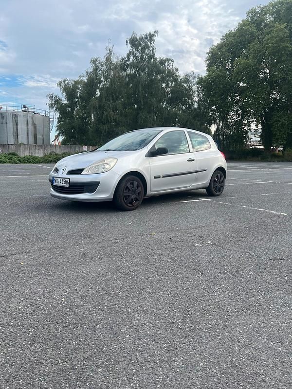 Gebraucht 2006 Renault Clio II Kleinwagen | 2.100 € - Bild 1/4