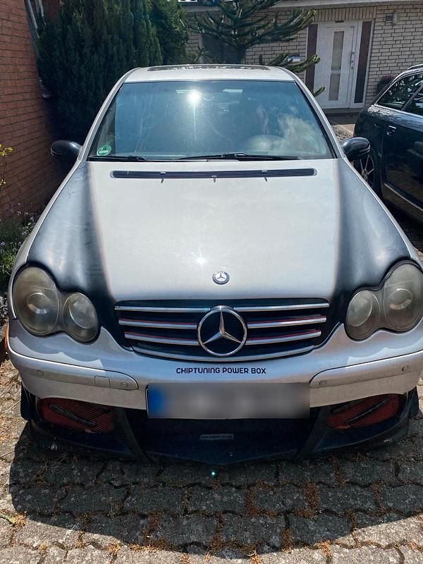 Silber Gebraucht 2004 Mercedes C200 Limousine | 1.200 € (Superpreis) - Bild 1/4