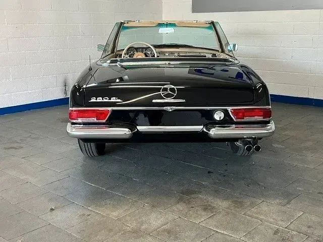 Gebraucht Mercedes 230 150 PS (110 kW) 1965 Schwarz Cabrio