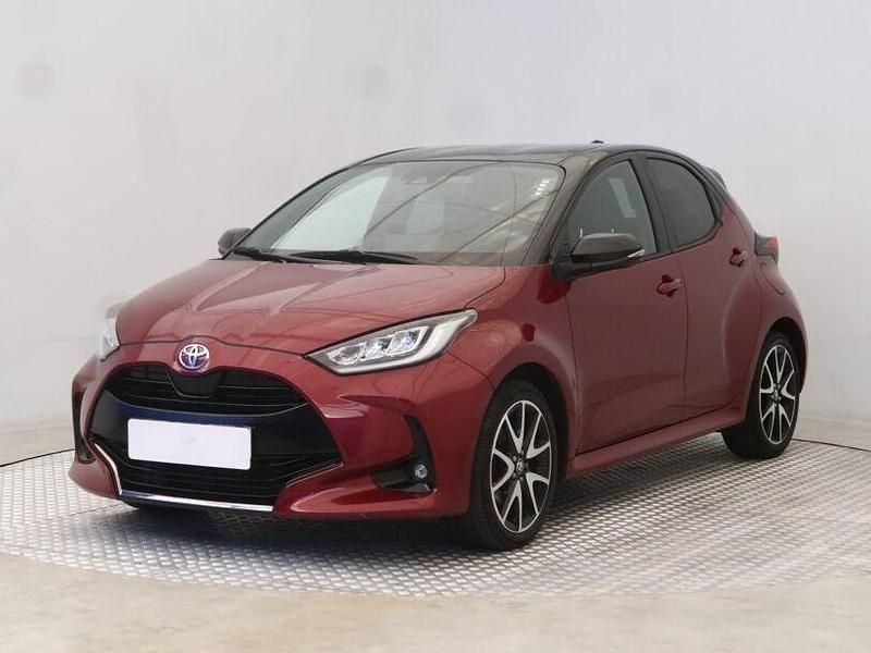Gebraucht Toyota Yaris 125 PS (91 kW) 2021 Red/ black mica Limousine
