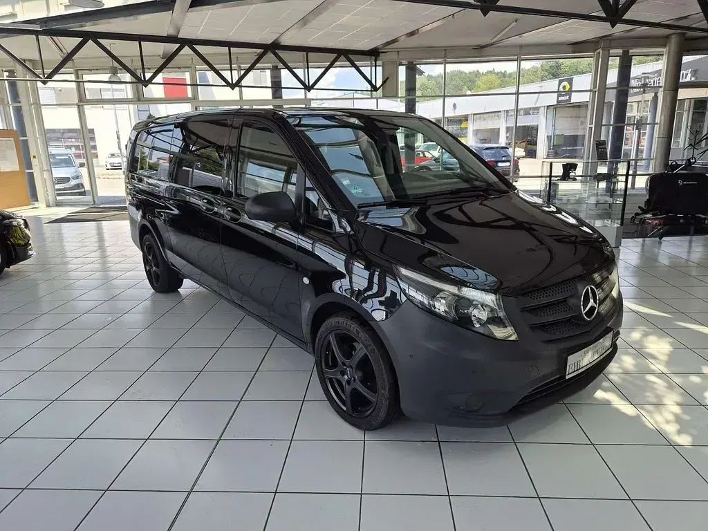 Gebraucht Mercedes Vito 163 PS (119 kW) 2021 Obsidianschwarz metallic Van