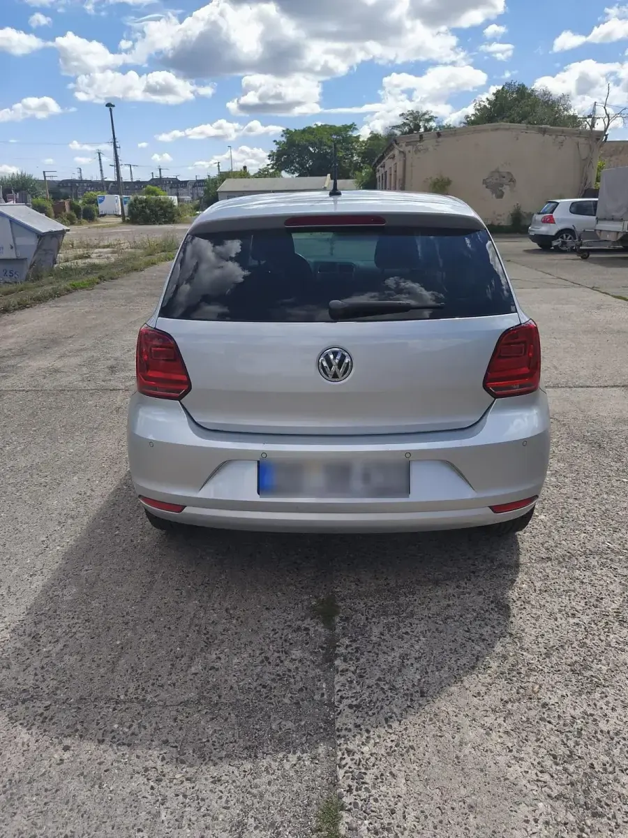 Gebraucht VW Polo LOUNGE 75 PS (55 kW) 2015 Silber Limousine