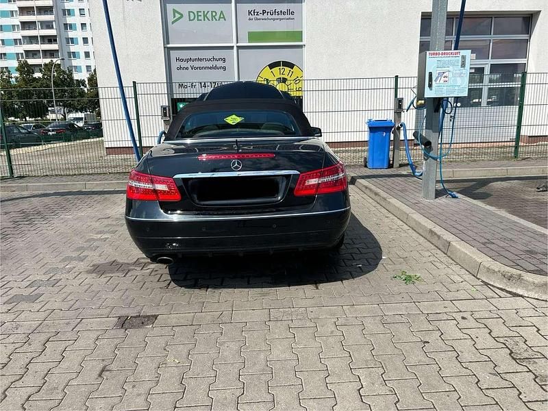 Schwarz Gebraucht 2010 Mercedes E250 Avantgarde Cabrio | 14.400 € (Fairer Preis) - Bild 1/4