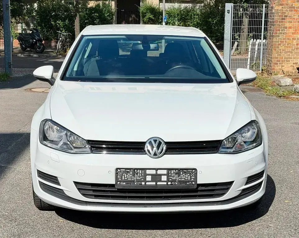 Gebraucht VW Golf VII Comfortline 125 PS (91 kW) 2014 Weiß Limousine
