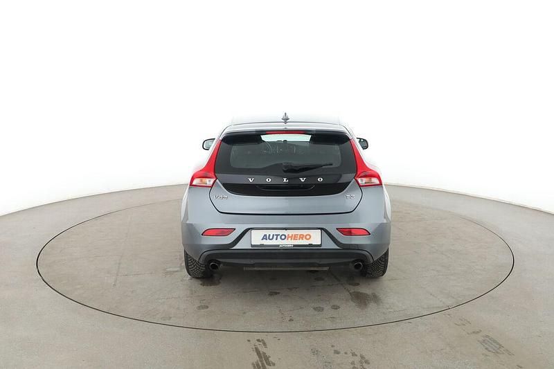 Gebraucht Volvo V40 Momentum 152 PS (111 kW) 2017 Grau Kombi