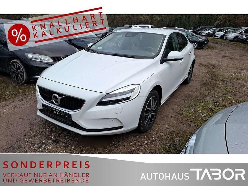 Gebraucht Volvo V40 Momentum 190 PS (139 kW) 2017 Ice white, solid / solid Kombi