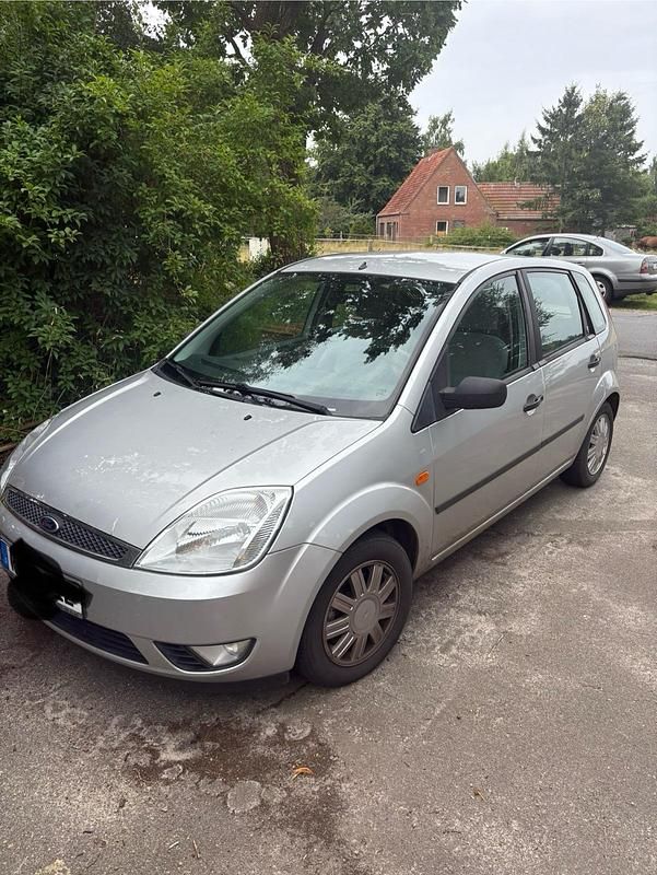 Silber Gebraucht 2002 Ford Fiesta Kleinwagen | 750 € (Fairer Preis) - Bild 1/4