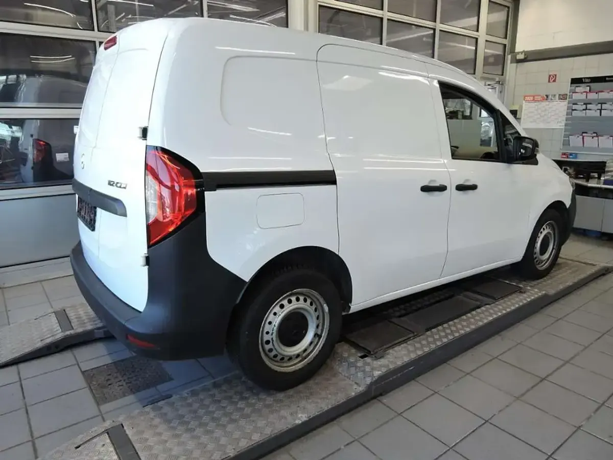 Gebraucht Mercedes Citan 112 116 PS (85 kW) 2023 Weiß arktikweiß Van / Kleinbus
